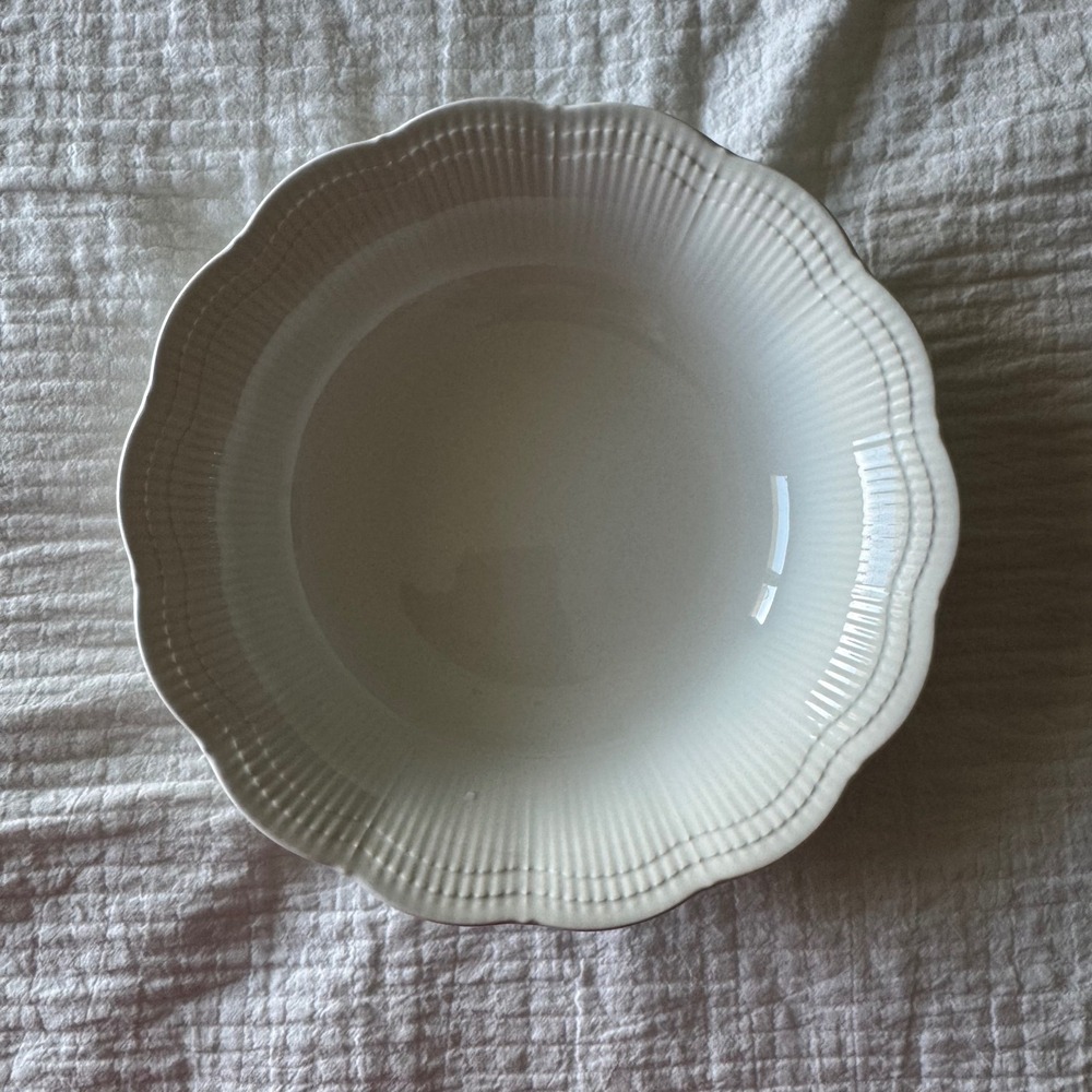 Mikasa Allura White Vegetable Serving Bowl Dish Scalloped Coastal Soup Japan